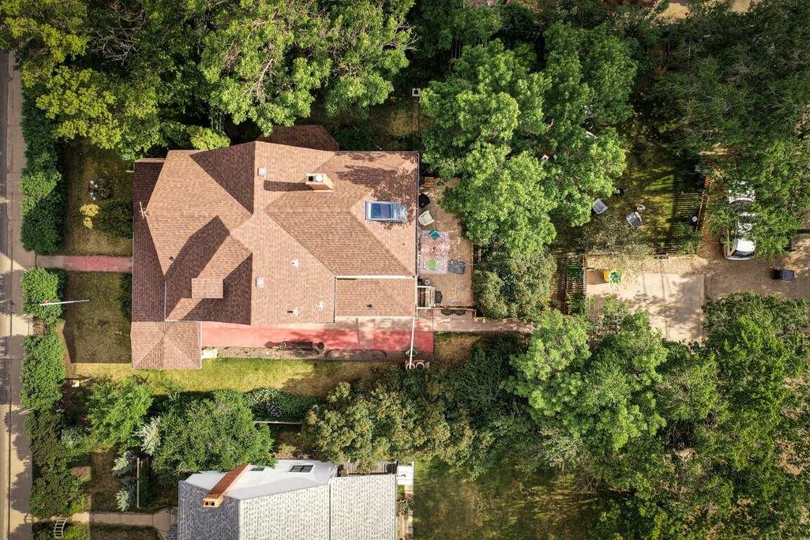 Top view of a house with a lot of trees around